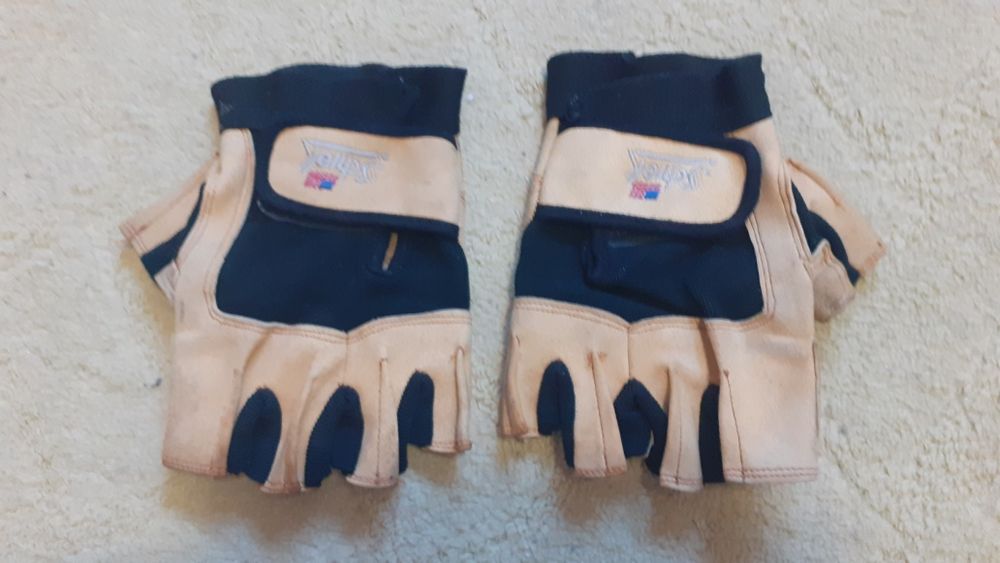 Хромирани дъюбели 2х 9кг.и ръкавици