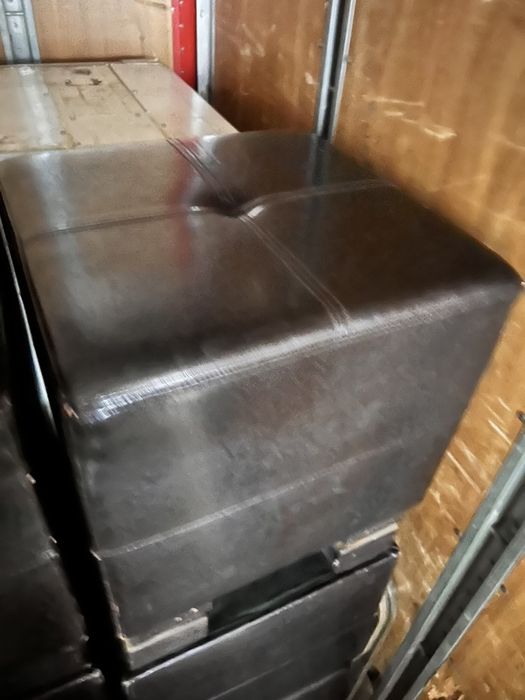 Кожени табуретки