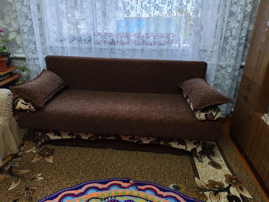 Продам б. У. Диван