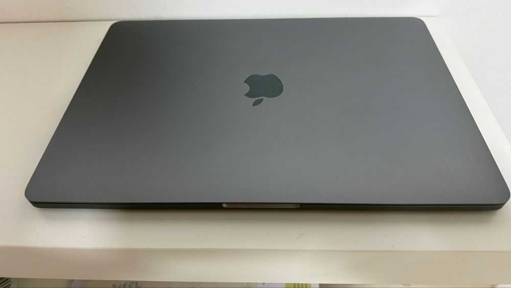 Laptop Apple  MacBook pro 13 2019 touchbar i5 8gb ram ssd 256 ca nou