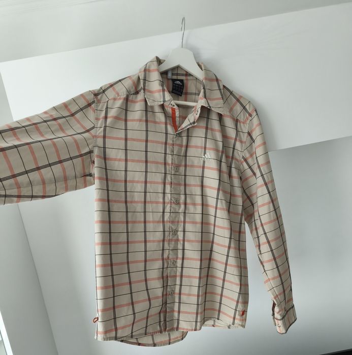 Cămașă casual Adidas – Design unic și stil deosebit