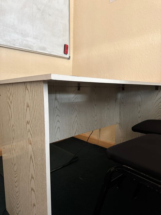 Парты и стулья в хорошем состоянии