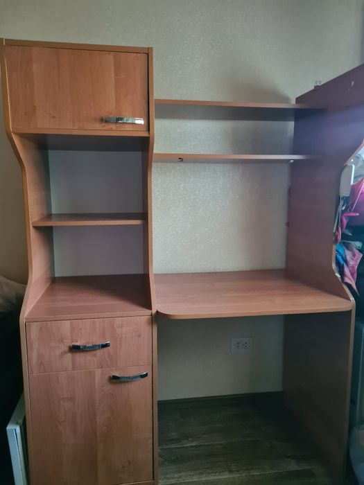 Продаю стол письменный