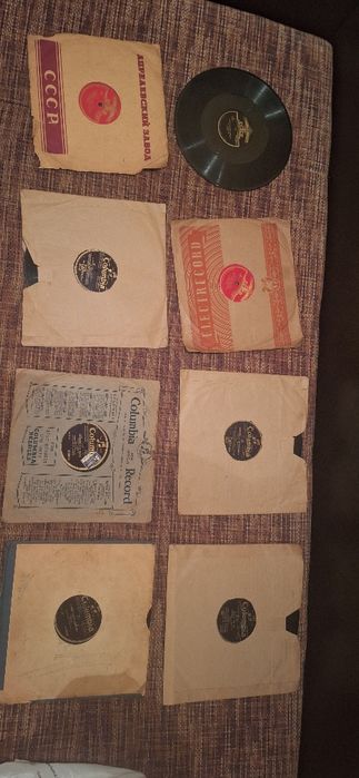 Vând pick-up și discuri de vinil vechi