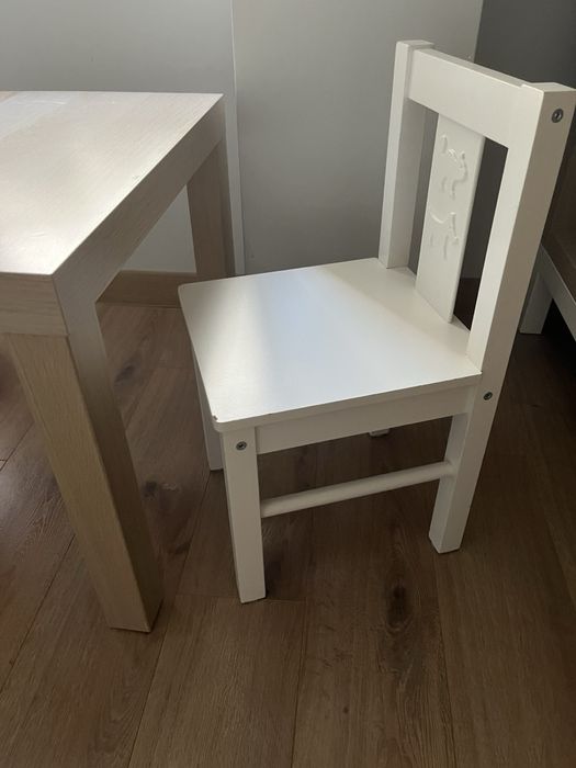 Детска маса и столове