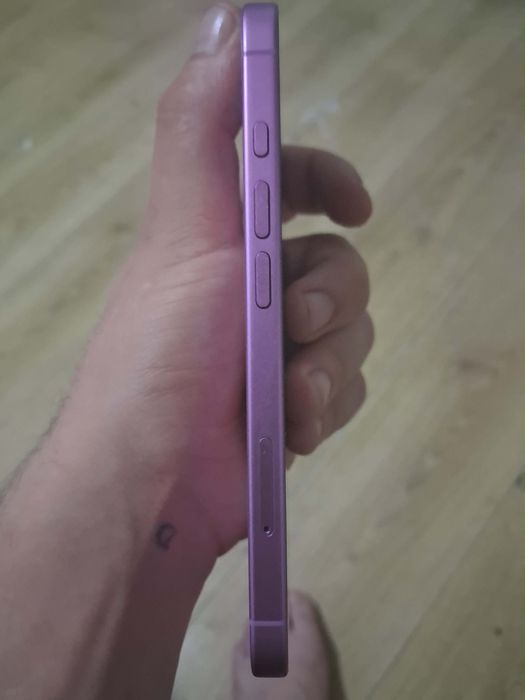 Dau la schimb două telefoane Samsung A17 5G. +  iPhone 16 baterie 94%  GB128 dacă e ceva mai bun le dau pe amândouă la schimb
