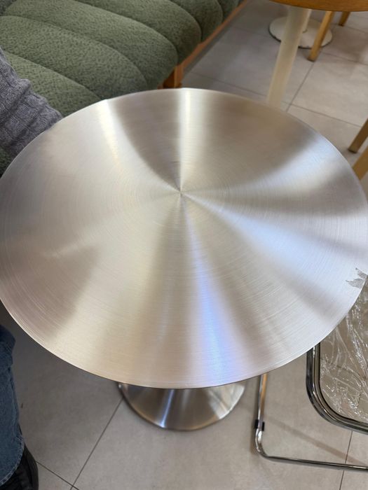 Стол и стулья