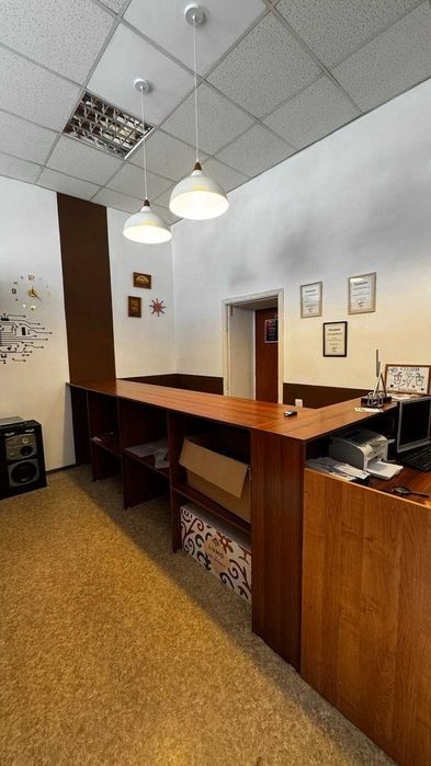 Ресепшн - стойка администратора.