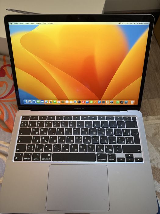 13-inch Macbook Air with Apple M1 chip