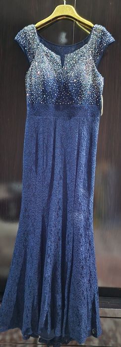 Продам платья разные