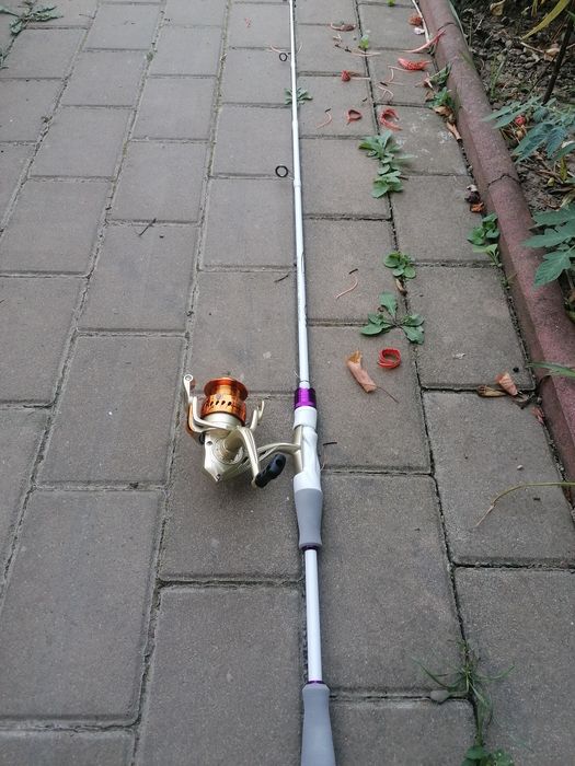 Combo pescuit la spinning, lanseta 1.8m și mulineta de 4000, noi