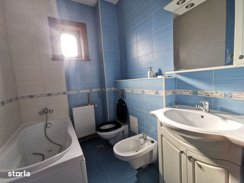 Apartament spatios 136 mp utili cu garaj ,terasă , balcon si boxa.