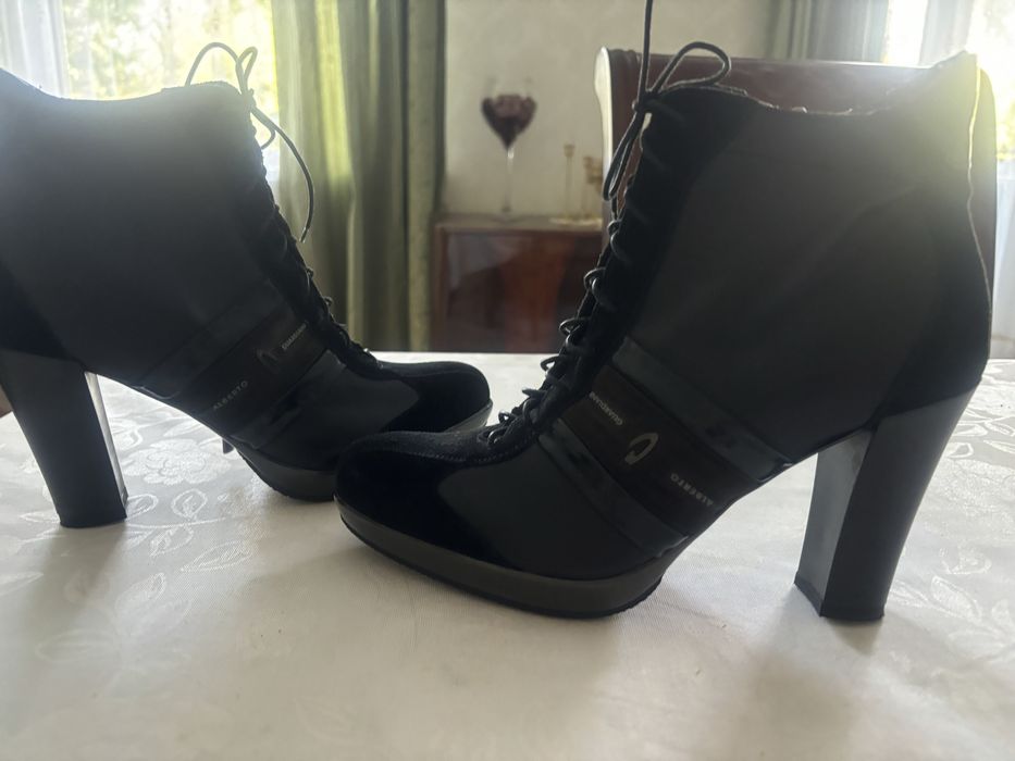 Продам очень красивые стильные ботильоны