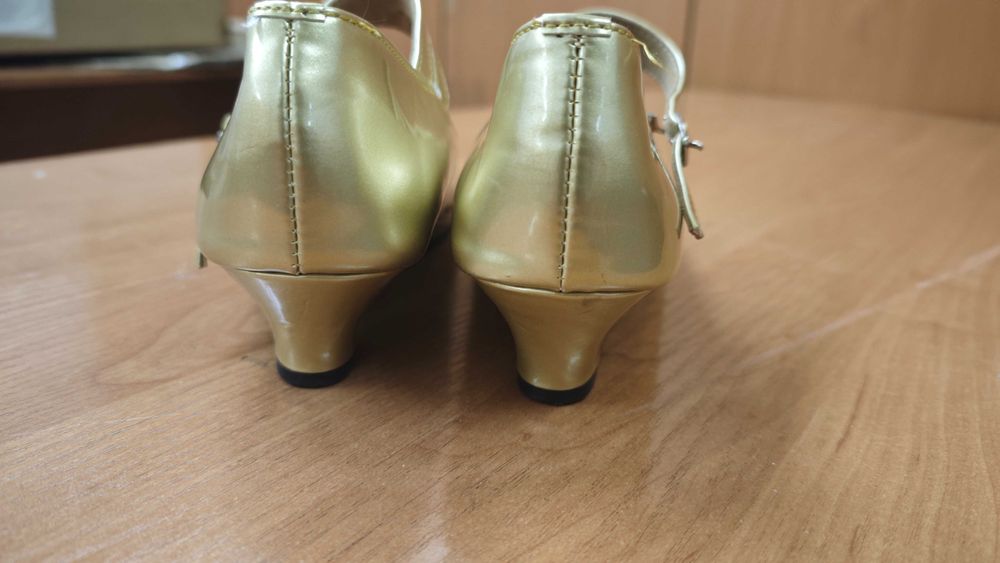 Туфли танцевальные золотистые