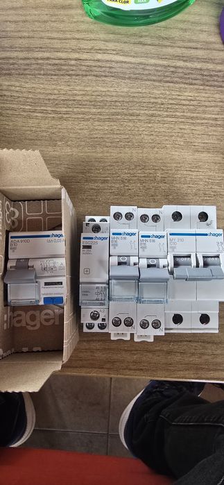 Contactor modular,sigurante HAGER