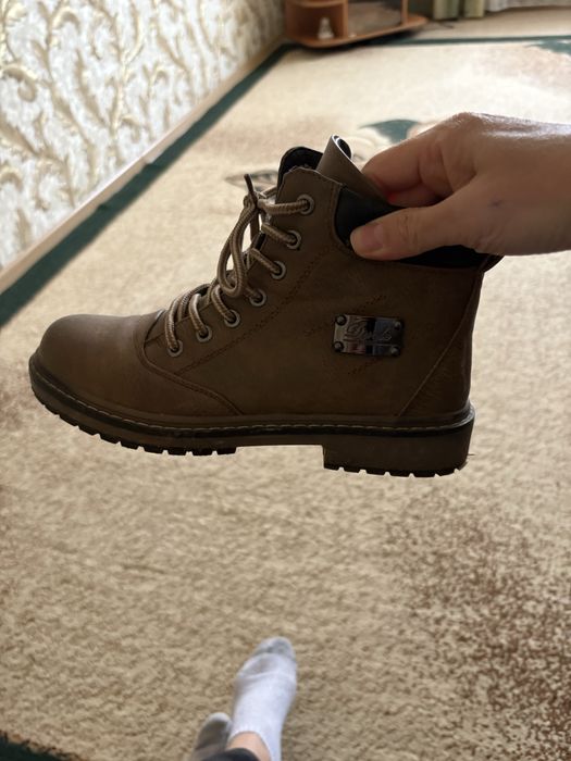 Продам ботинки женские весна