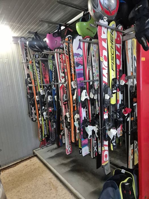 Echipament complet de schi pentru centru inchirieri