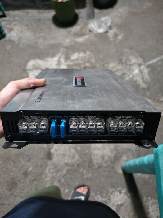 Продам усилитель boss Mini