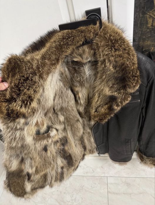 Geaca din piele cu blana de Lup