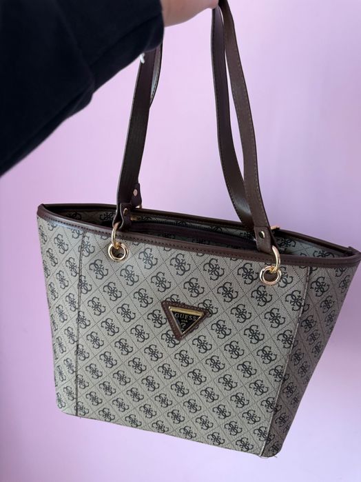 Чантичка на Guess