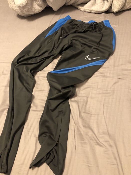Pant nike in stare foarte buna