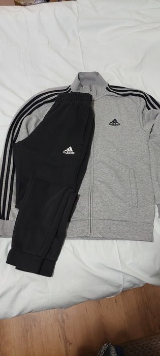 Продавам мъжки екип adidas.