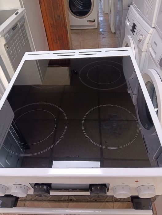 Тясна 50 см печка с керамичен плот Gorenje  с две години Гаранция!