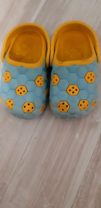 Детская обувь срочно продам