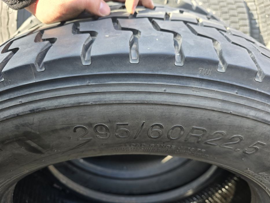Anvelope 295 60 22.5 camion tracțiune recanelate profesional