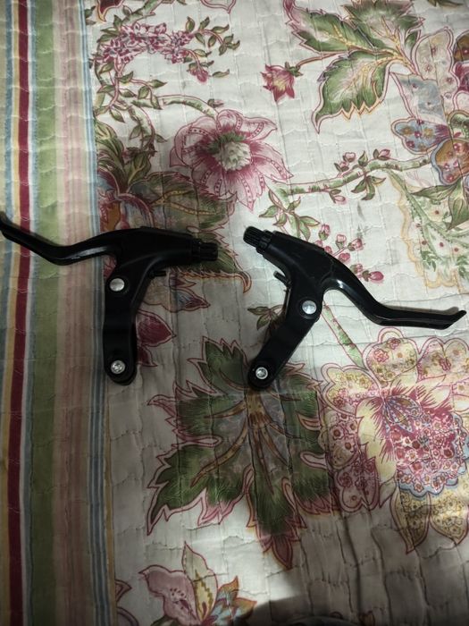 Vând lucruri de bicicletă ,mai multe detalii în privat