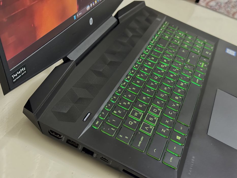 17:Дюймовый HP 144Hz / Core i7/ Озу:16 / Игровой Ноутбук