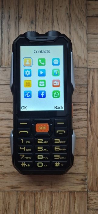 Мобилен телефон Yeemi Q9 с 4 SIM карти За възрастни хора, лов, риболов