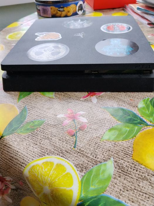 Плейстейшън 4 SonyCUH-2216A +14 игри