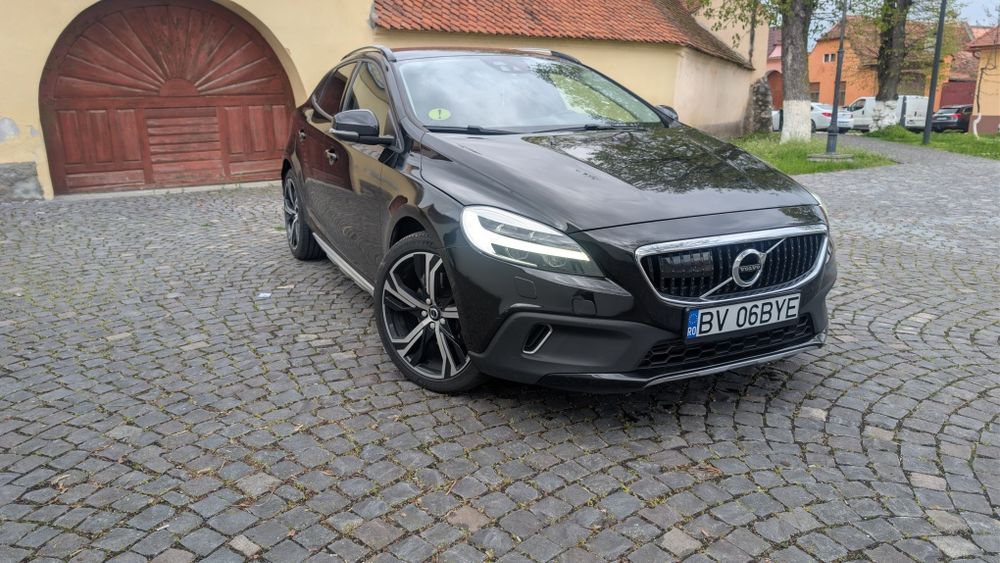 VOLVO V40 2017
