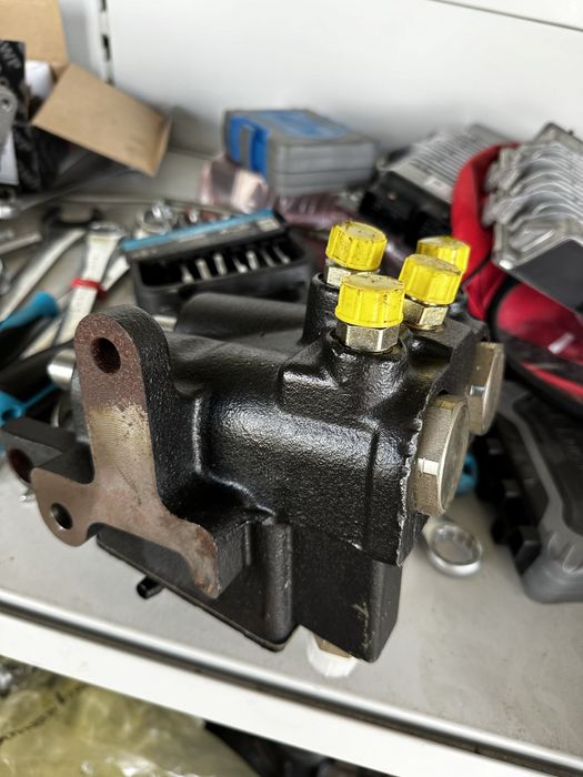 Pompa frana John Deere 6120,6220,6320