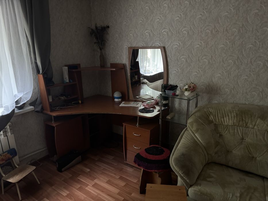 Мебель отдам даром мож кому надо……………………………….