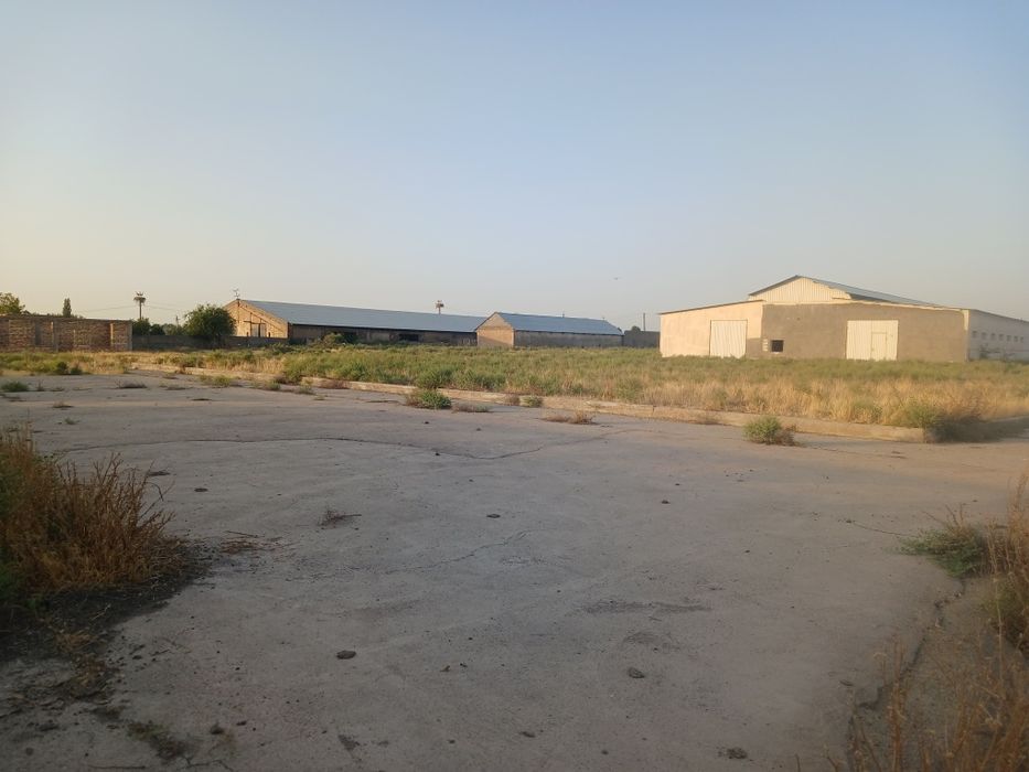 Здание и сооружение, Большая современная ферма