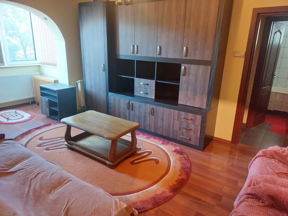 Persoana fizica închiriez apartament 2 camere