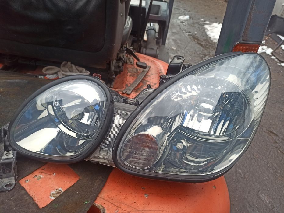 Фары передняя оптика Lexus Gs 300