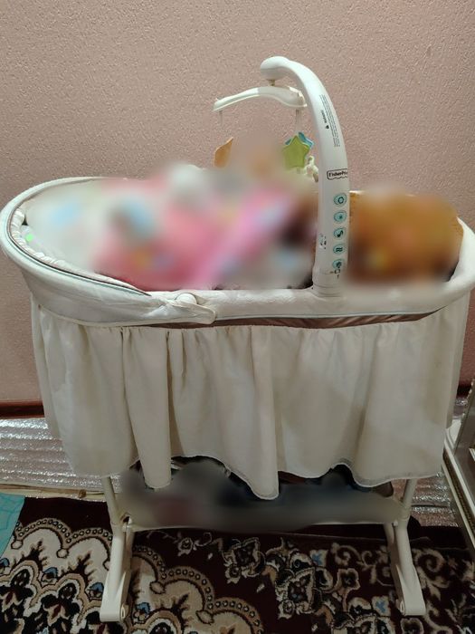 Fisher-Price колыбель,выдвижные колеса,превращающие колыбель в качалку