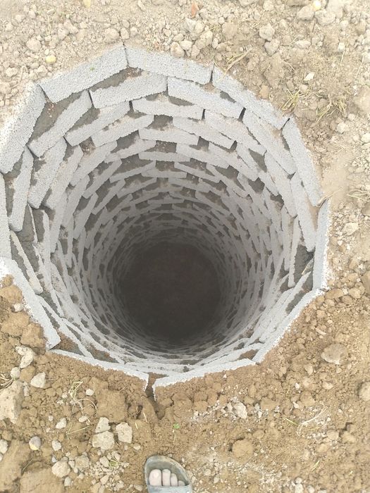 Ura qazish ishlarini olib boramiz.