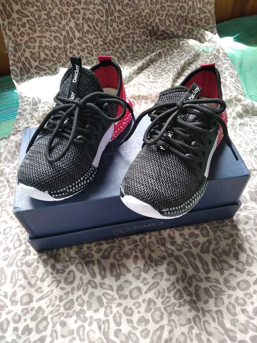 Детски маратонки нови