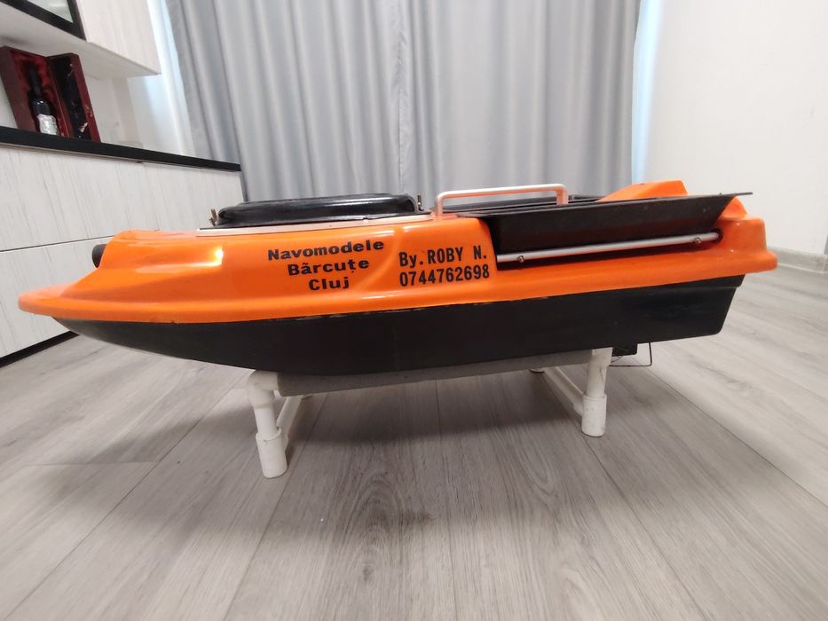 Vând bărcuța de momit