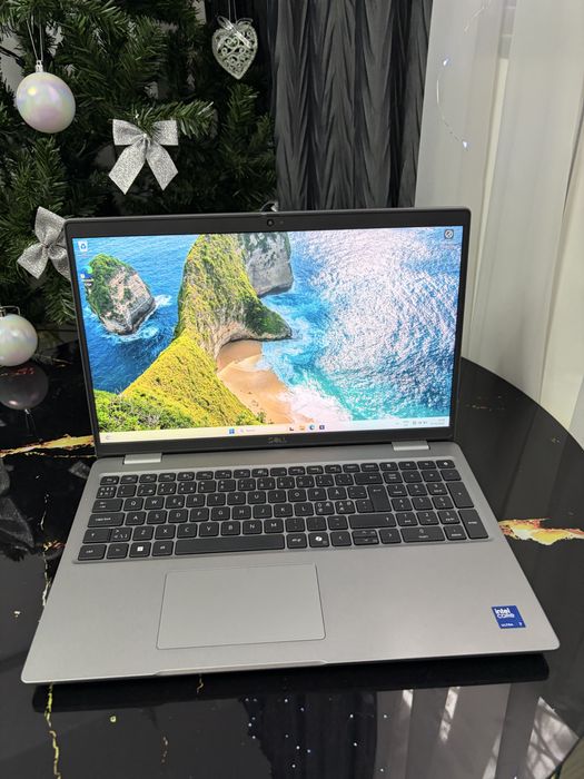 Vand Laptop Dell Precision Workstation 3591 ultra 7 165H