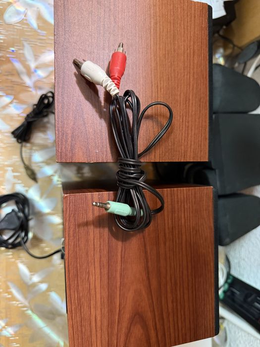 Boxe Genius 2.0 din lemn – bass bun, sunet clar | PC / TV