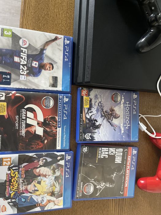 PS4 Pro 1 ТБ + 7 игр , в отличном Состоянии