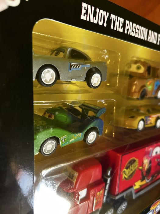 Masinute de jucarie Cars NOI set 7 masini (6 mici + Camion)