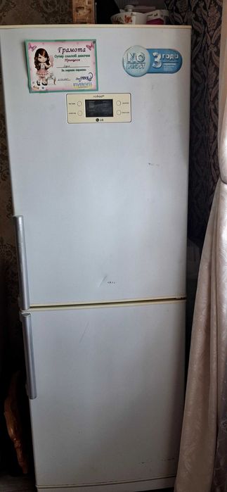 Холодильник LG в рабочем состоянии