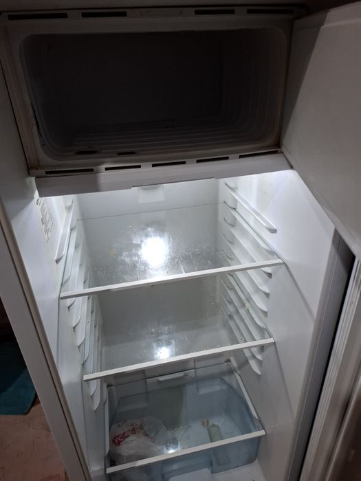 Продам недорого холодильник