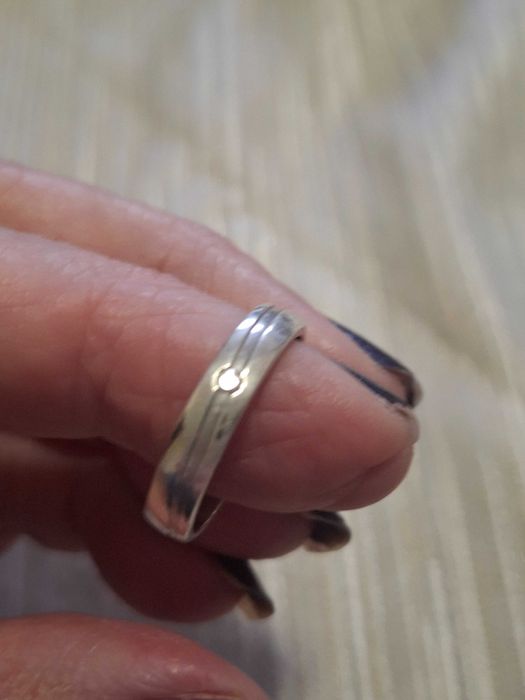 Три сребърни пръстена с камъни